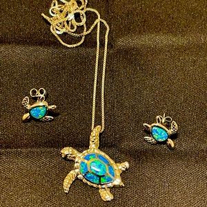 Turtle necklace turquoise with matching earrings
